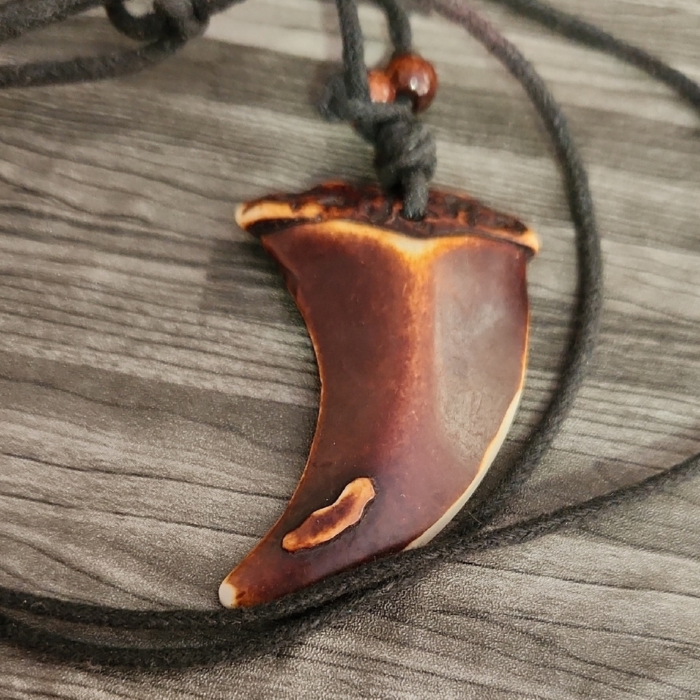 Brown Faux Claw Pendant Necklace